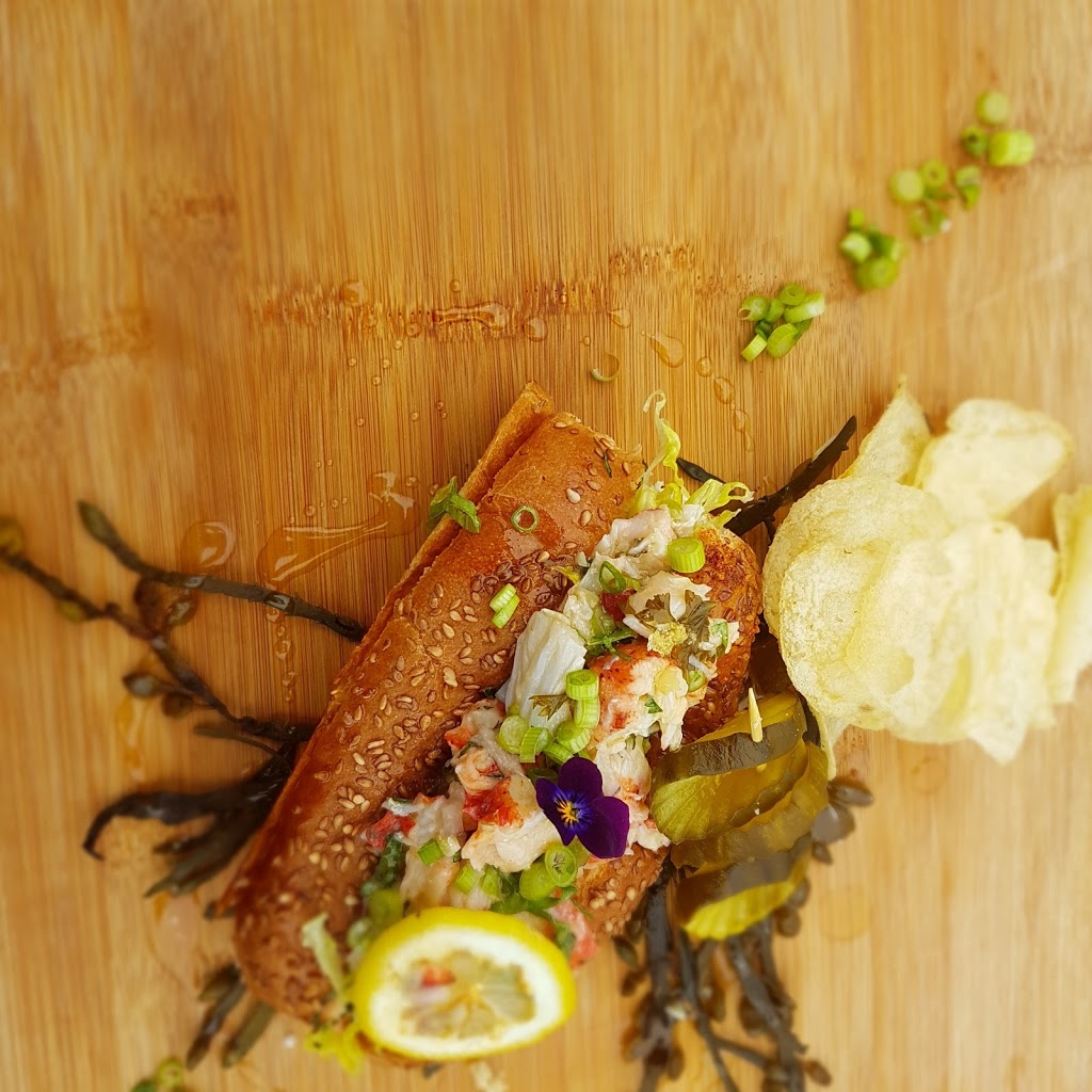 Toms lobster shack | 110 Peggys Point Rd, Peggys Cove, NS B3Z 3S2, Canada | Phone: (902) 943-3950