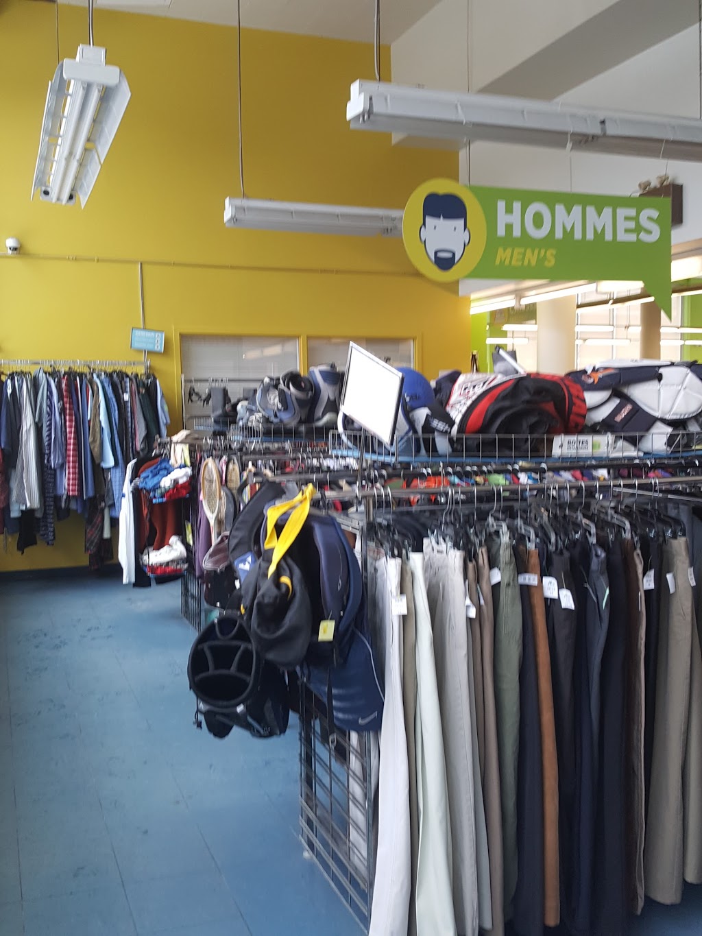 Fripe-Prix Renaissance | 801-803 Boulevard Décarie, Saint-Laurent, QC H4L 3L7, Canada | Phone: (514) 747-2635