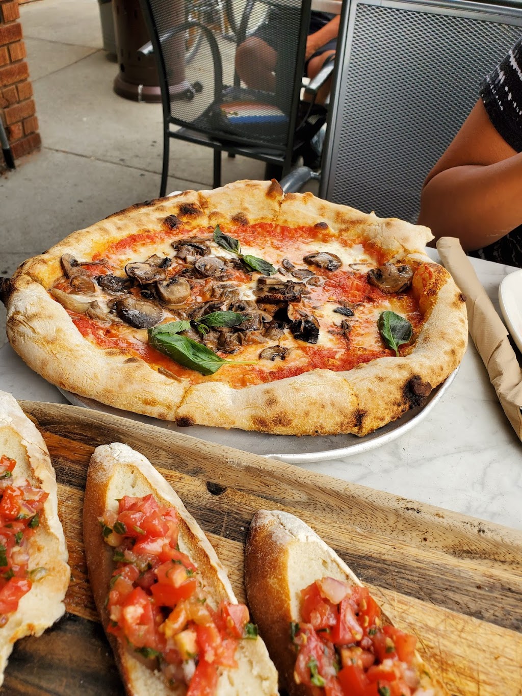 Rosso Pizzeria | 8738 109 St NW, Edmonton, AB T6G 1E9, Canada | Phone: (780) 433-5382