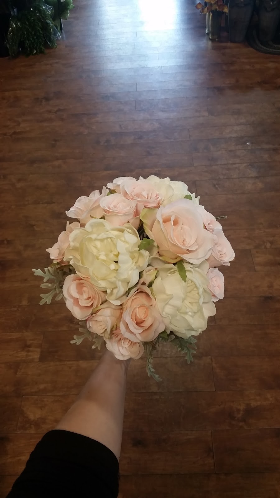Danielles Flower Shop | 360 Mountain Rd, Moncton, NB E1C 2M6, Canada | Phone: (506) 382-7673