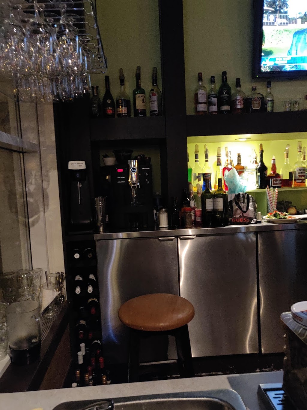 Bar Chez Maurice | 1897 Chemin Ste Angélique, Saint-Lazare, QC J7T 2Y2, Canada | Phone: (450) 455-3544