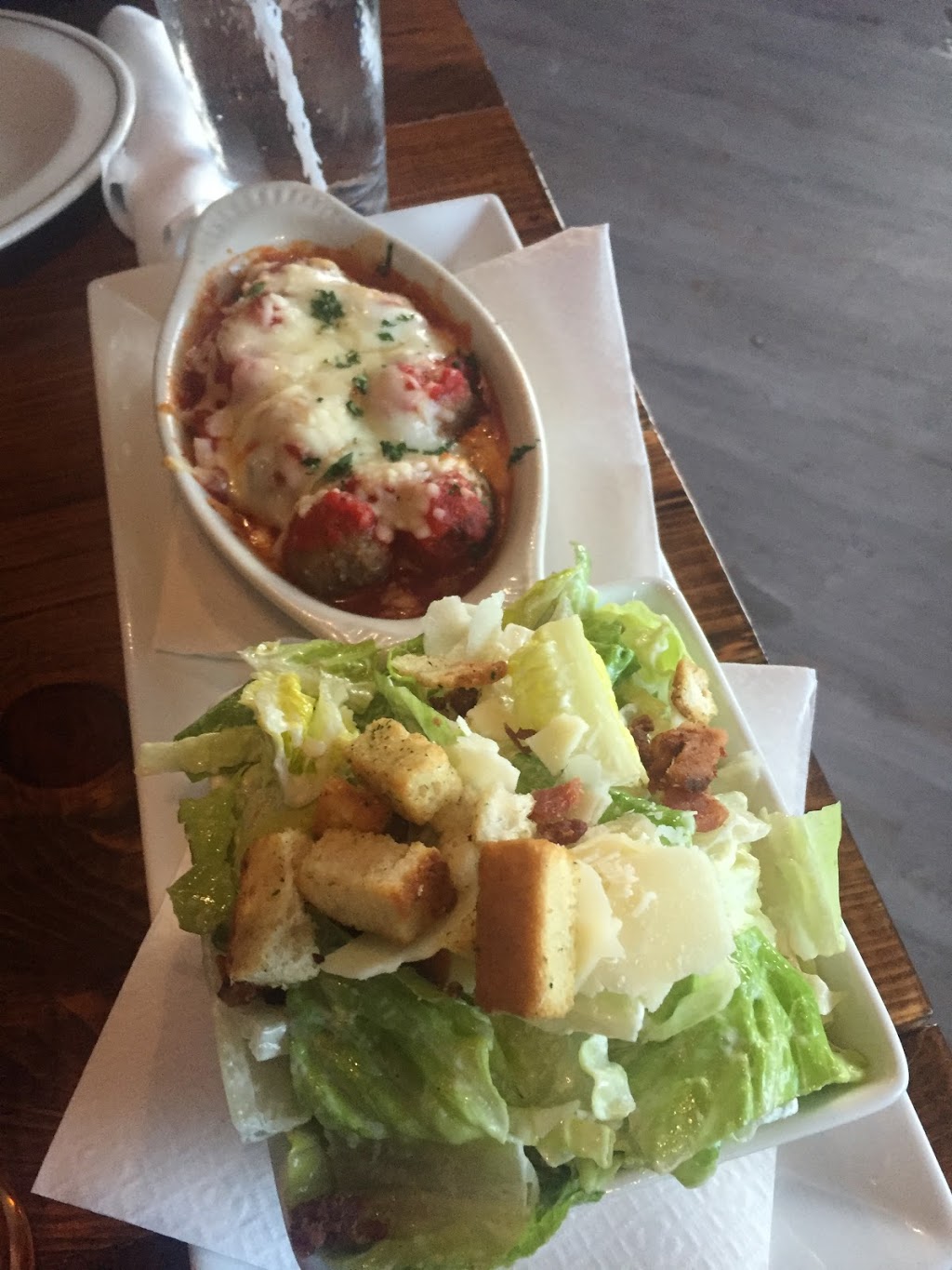 Amiche Restaurant and Social House | 3239 Penetanguishene Rd, Barrie, ON L4M 4Y8, Canada | Phone: (705) 730-1125