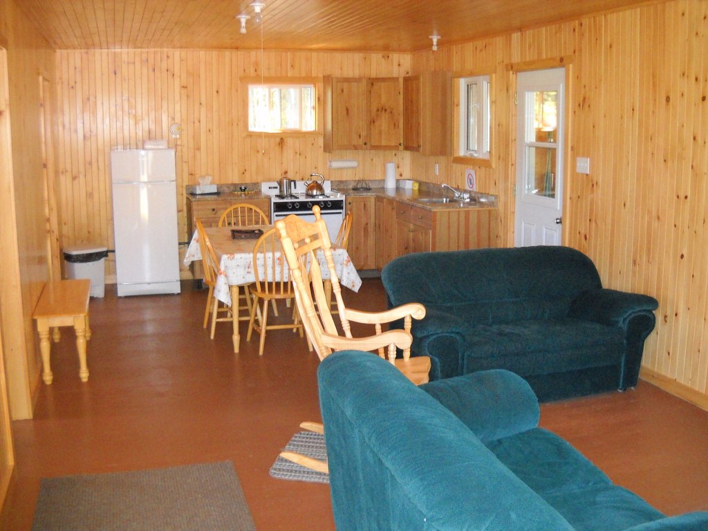Chalet Lac Mooney 2 (ZEC Pontiac) | Chemin Traverse du Dépôt, Messines, QC J0X 2J0, Canada | Phone: (819) 463-3183