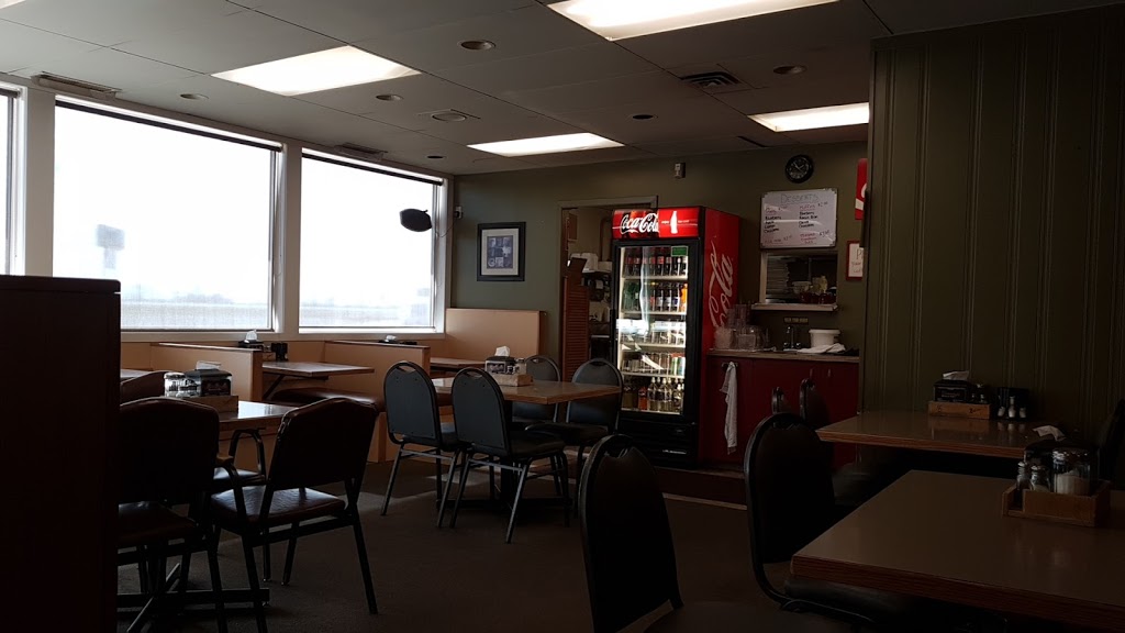 Barnays Restaurant & Lounge | restaurant | 21 2 Ave W, Letellier, MB R0G 1C0, Canada | 2047372249 OR +1 204-737-2249