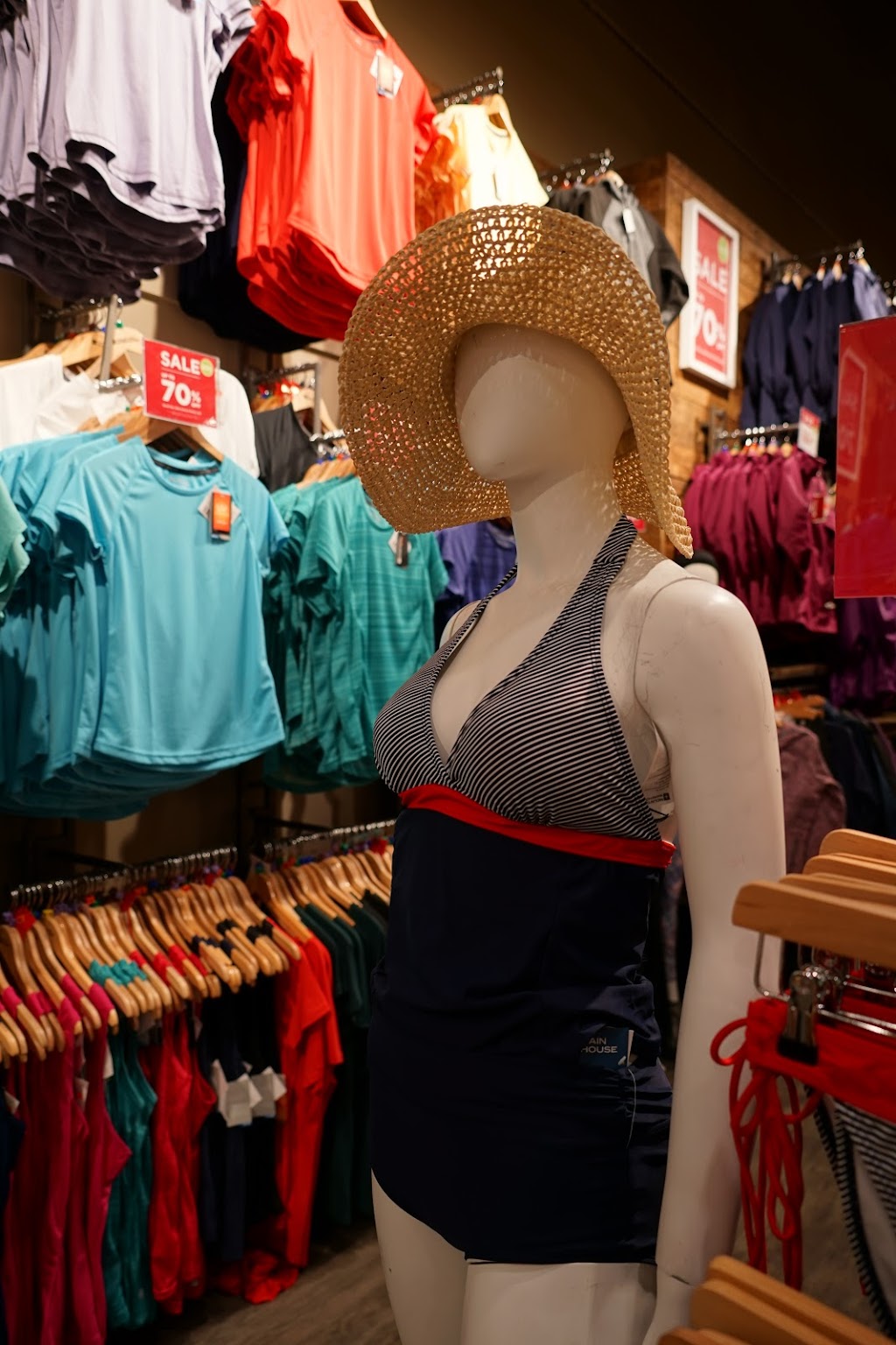 Mountain Warehouse | Shopping Centre, 419 King St W Unit 4070, Oshawa, ON L1J 2K5, Canada | Phone: (365) 442-0374