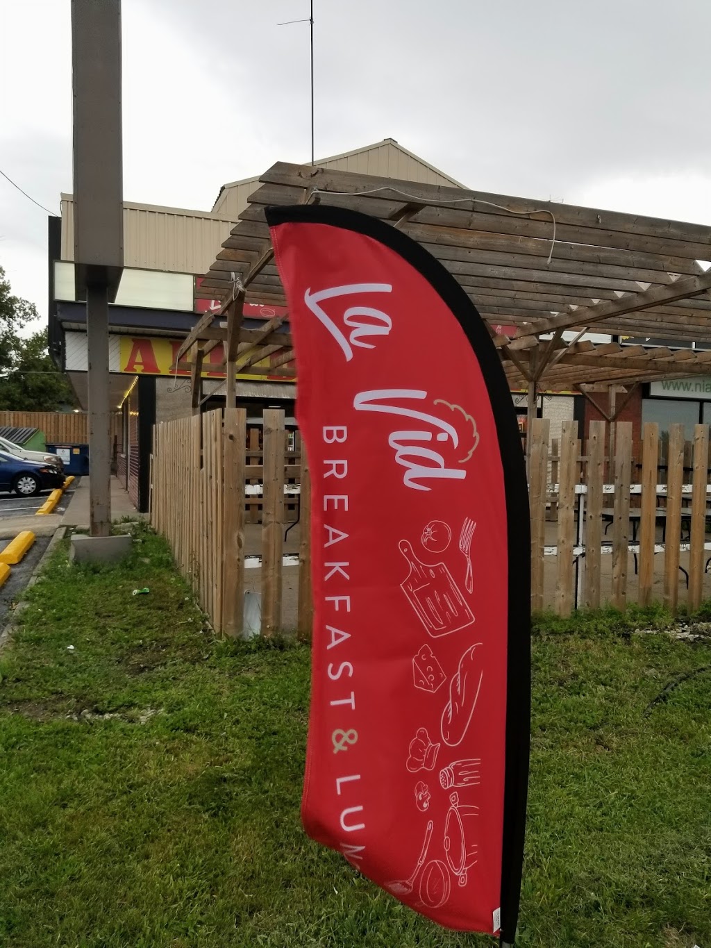 La Vid Empanadas and Lunch | 466 Merritt St Unit 4, St. Catharines, ON L2P 1P3, Canada | Phone: (289) 362-4463