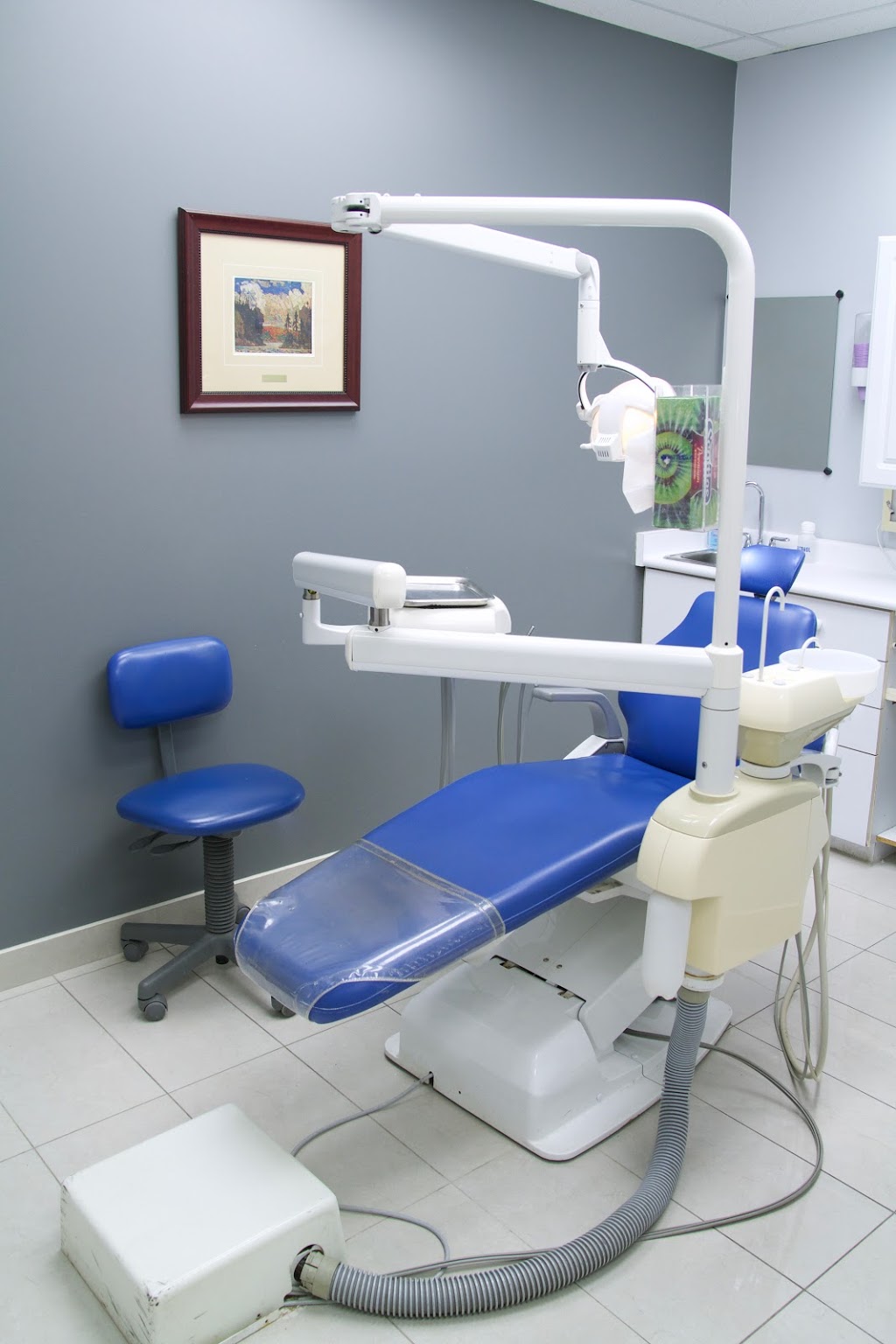 Diamond Dental Clinics - Dr. Rad | 5 Fairview Mall Dr Suite #130, North York, ON M2J 2Z1, Canada | Phone: (416) 773-1552