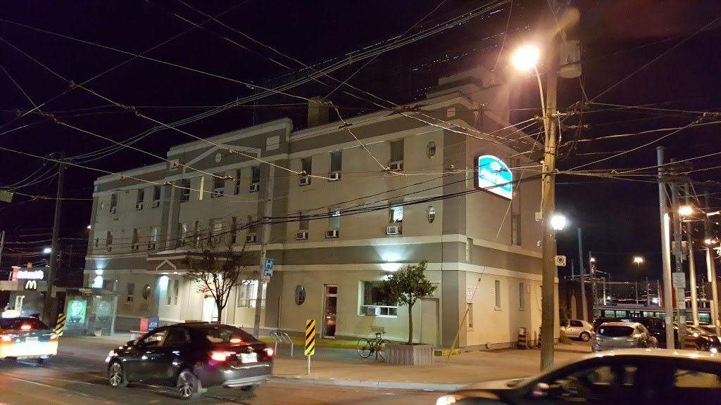 Howard Johnson by Wyndham Toronto Downtown West | 14 Roncesvalles Ave, Toronto, ON M6R 2K3, Canada | Phone: (416) 532-9900