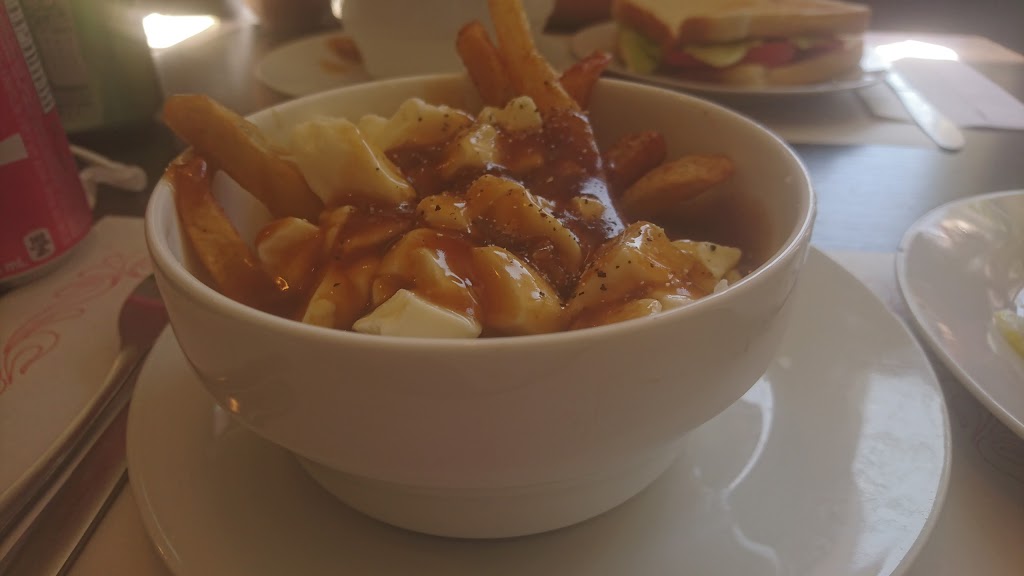 Resto Chez Bob | 168 Rue Angus N, East Angus, QC J0B 1R0, Canada | Phone: (819) 832-1313