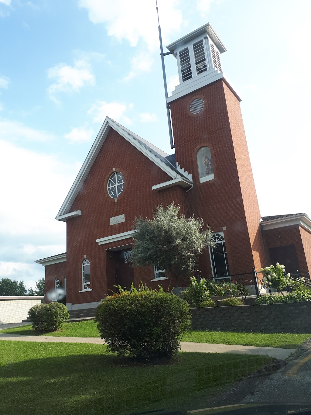 Presbyteres Eglises Cthlqs | 142 Rue Daniel Johnson, Danville, QC J0A 1A0, Canada | Phone: (819) 839-2124