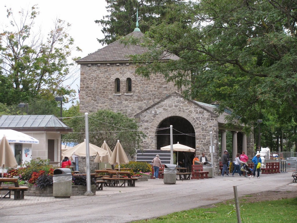 Old Fort Niagara Light, Youngstown, NY | Fort Niagara State Park, Scott Ave, Youngstown, NY 14174, USA | Phone: (716) 745-7611