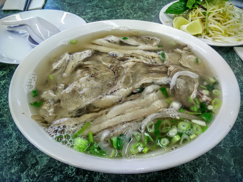 Vietnamese Beef Stew Noodle House | 3616 52 Ave NW, Calgary, AB T2L 1V9, Canada | Phone: (403) 220-0681