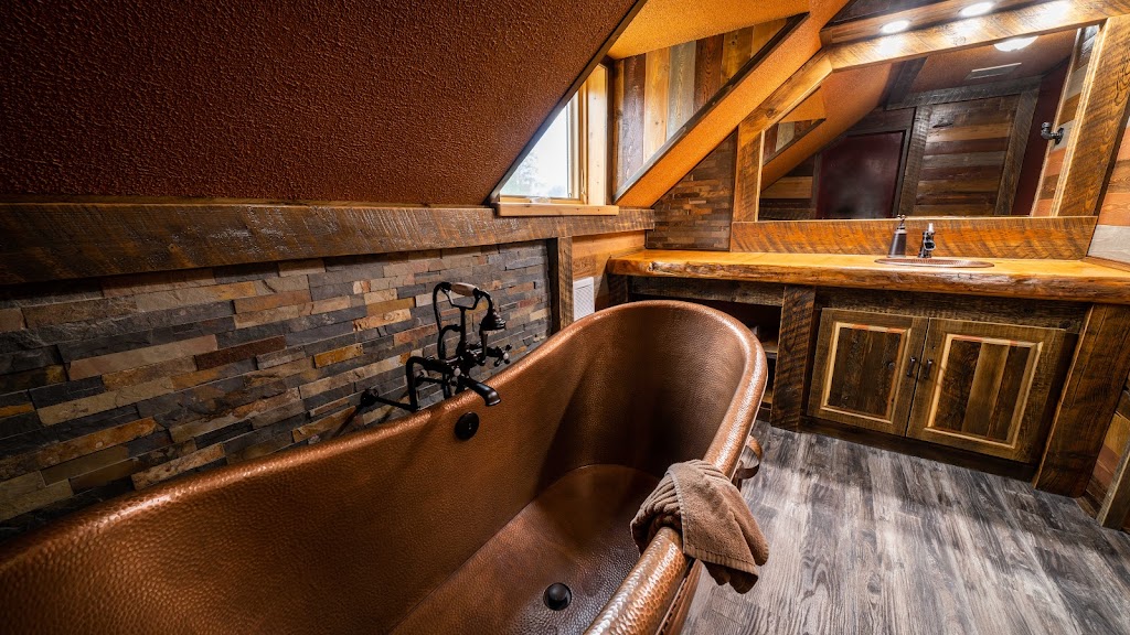 Elk River Lodge | 6003 Diamond B Ranch Rd, Sparwood, BC V0B 2G3, Canada | Phone: (239) 877-0567