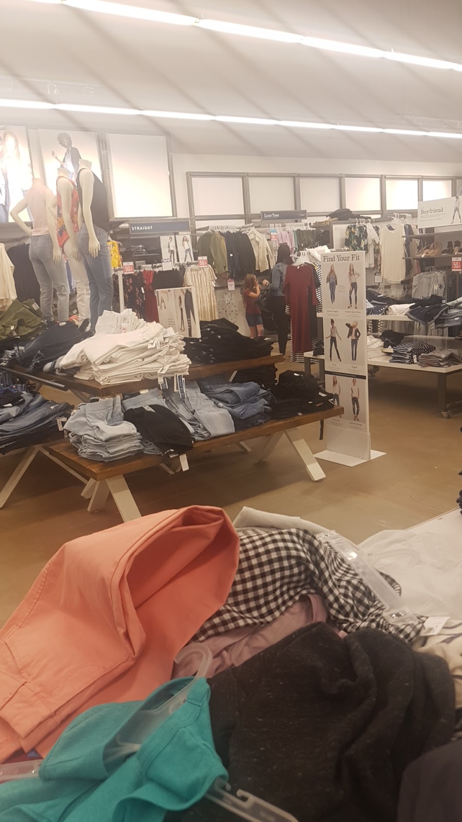 Old Navy | 1225 St Marys Rd, Winnipeg, MB R2M 5E5, Canada | Phone: (204) 253-9666