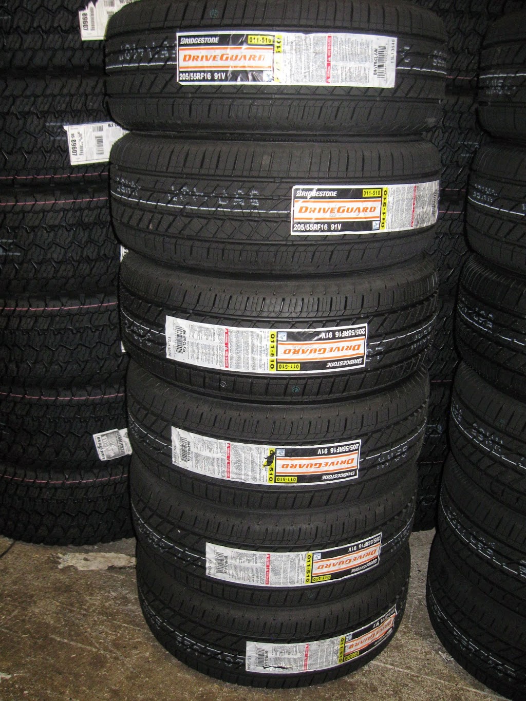 London Tire Sales Ltd | 6376 Egremont Dr, Komoka, ON N0L 1R0, Canada | Phone: (519) 666-1350