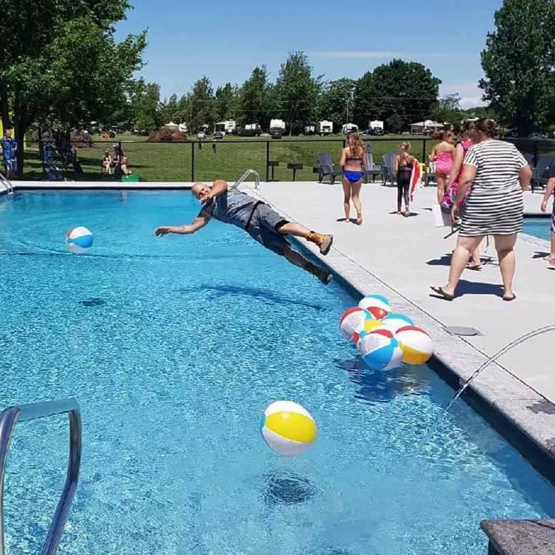 Camping domaine des Arpents Verts | 12 Rue Lussier, Napierville, QC J0J 1L0, Canada | Phone: (450) 245-3638