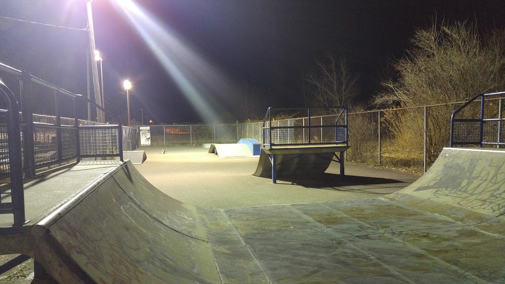 Delson Arena | 100 Avenue de Delson, Delson, QC J5B 1S3, Canada | Phone: (450) 632-1050