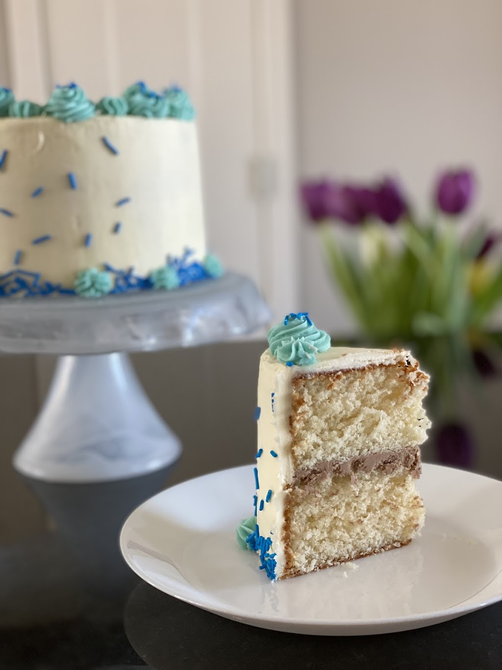 Maras Cakes and Sweets | 177 Panatella Square NW, Calgary, AB T3K 0Z4, Canada | Phone: (403) 510-4409