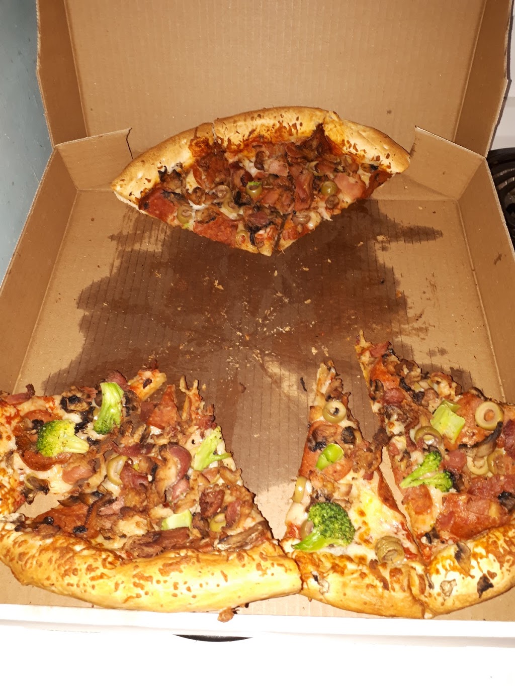 Kings Pizza | 625 Greenhill Ave, Hamilton, ON L8K 5N8, Canada | Phone: (905) 560-0777