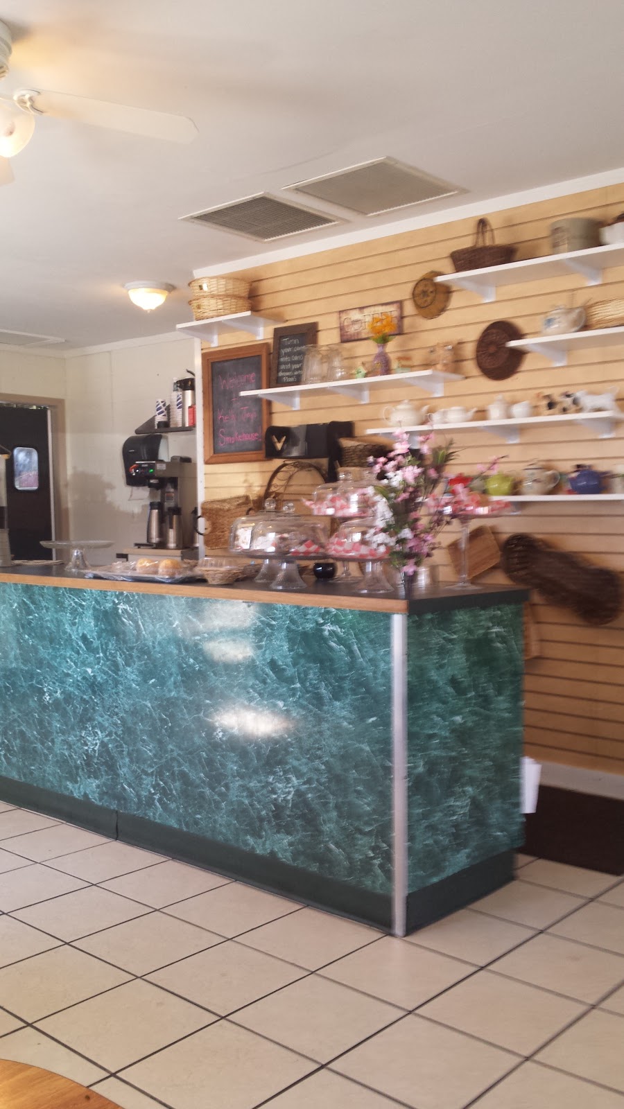Kelly JoyS Smokehouse Cafe | 7116 Lakeshore Rd, Lakeport, MI 48059, USA | Phone: (810) 294-5500