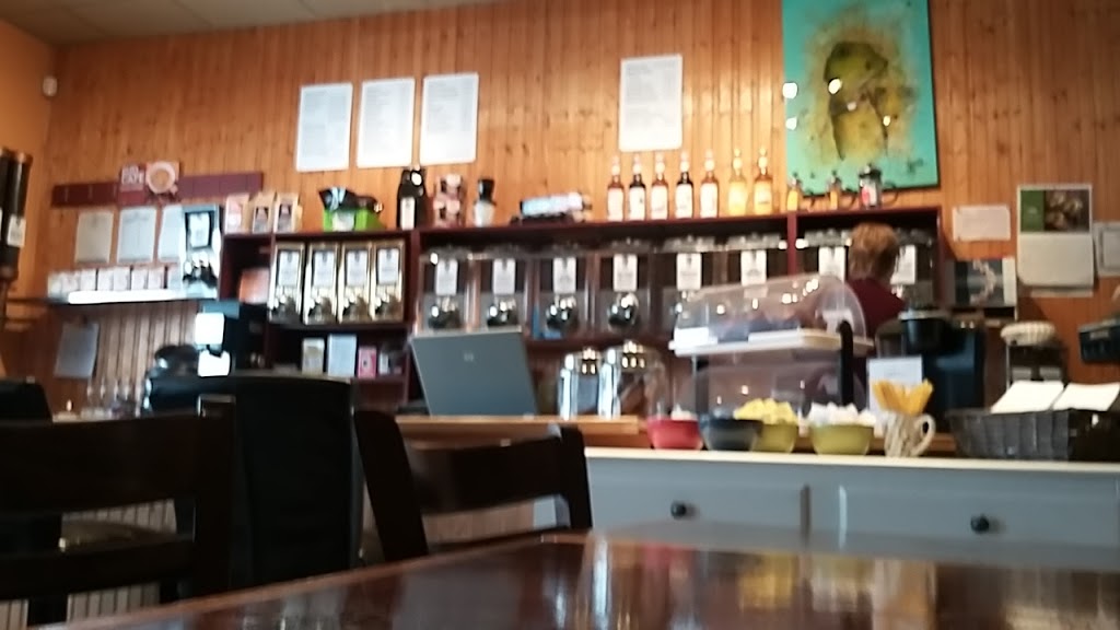 Café De La Poste | 674 Ave Royale, Quebec City, QC G1E 1Y7, Canada | Phone: (418) 661-3398