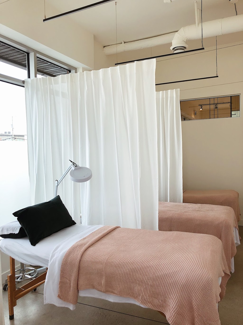 Espace Beauté Bloom | 1623 QC-132 local 3, Varennes, QC J3X 1P7, Canada | Phone: (450) 929-1279