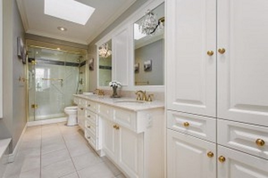 Bathroom Ideas | 1041 Plains View Ave, Burlington, ON L7T 1V4, Canada