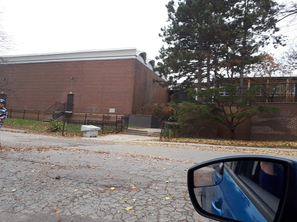 Annette Street Junior and Senior Public School | 265 Annette St, Toronto, ON M6P 1R3, Canada | Phone: (416) 393-9040