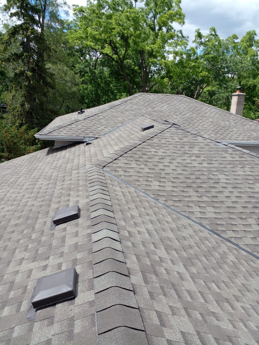 Breno Roofing | 660 Sweetwater Pl, Mississauga, ON L5H 3Y8, Canada | Phone: (416) 450-9350