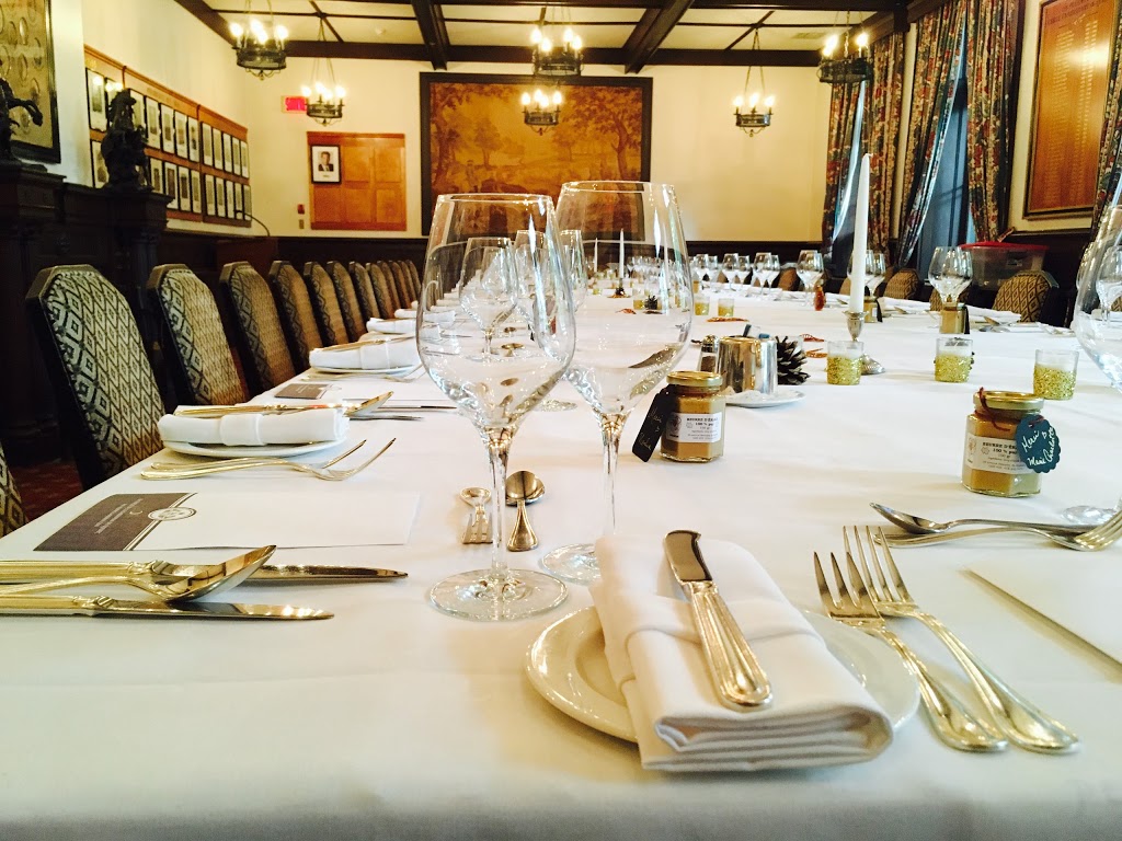 Cercle-de-la-Garnison-de-Québec Québec Garrison Club | 97 Rue Saint Louis, Québec, QC G1R 3R2, Canada