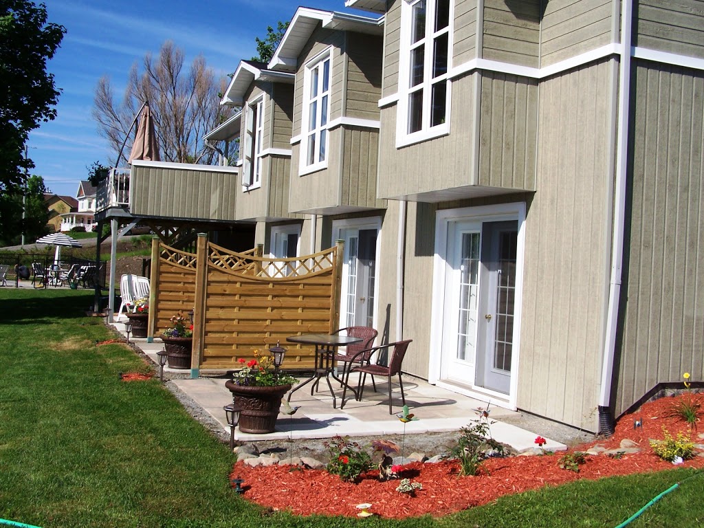 Auberge Aux Deux Pères | 680 Chemin des Pères, Magog, QC J1X 7Y5, Canada | Phone: (819) 769-3115