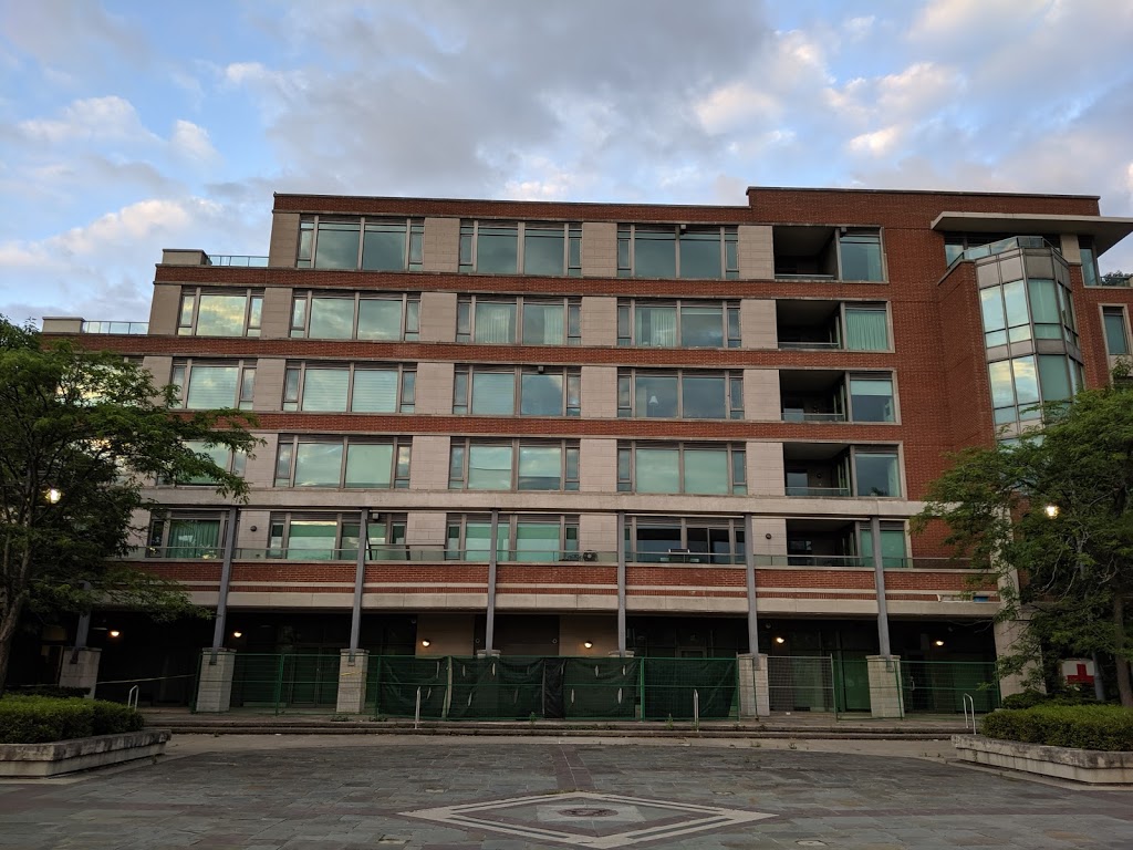 The Regatta | 65 Port St E, Mississauga, ON L5G 4V3, Canada | Phone: (905) 274-1833