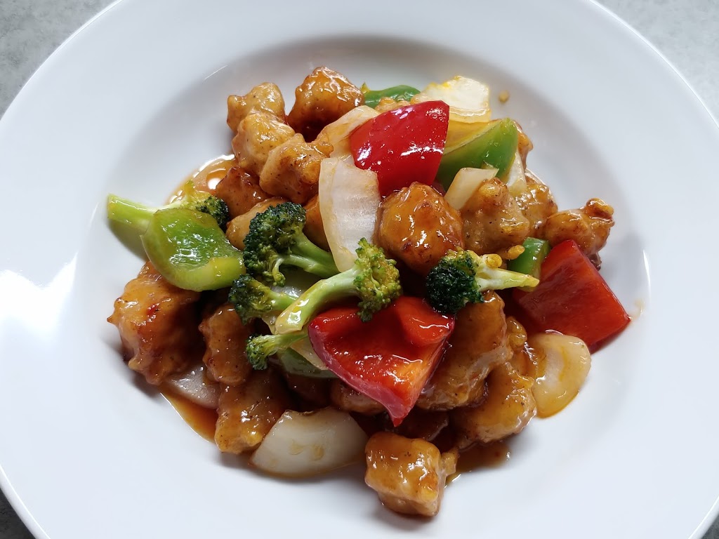 Tappen Esso Restaurant | 5144 Trans-Canada Hwy, Tappen, BC V0E 2X3, Canada | Phone: (250) 938-5691
