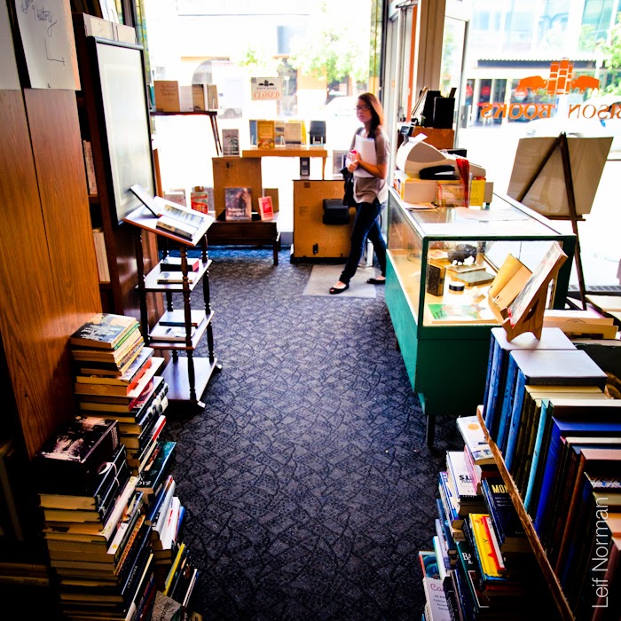 Bison Books | book store | 424 Graham Ave, Winnipeg, MB R3C 0L8, Canada | 2049475931 OR +1 204-947-5931