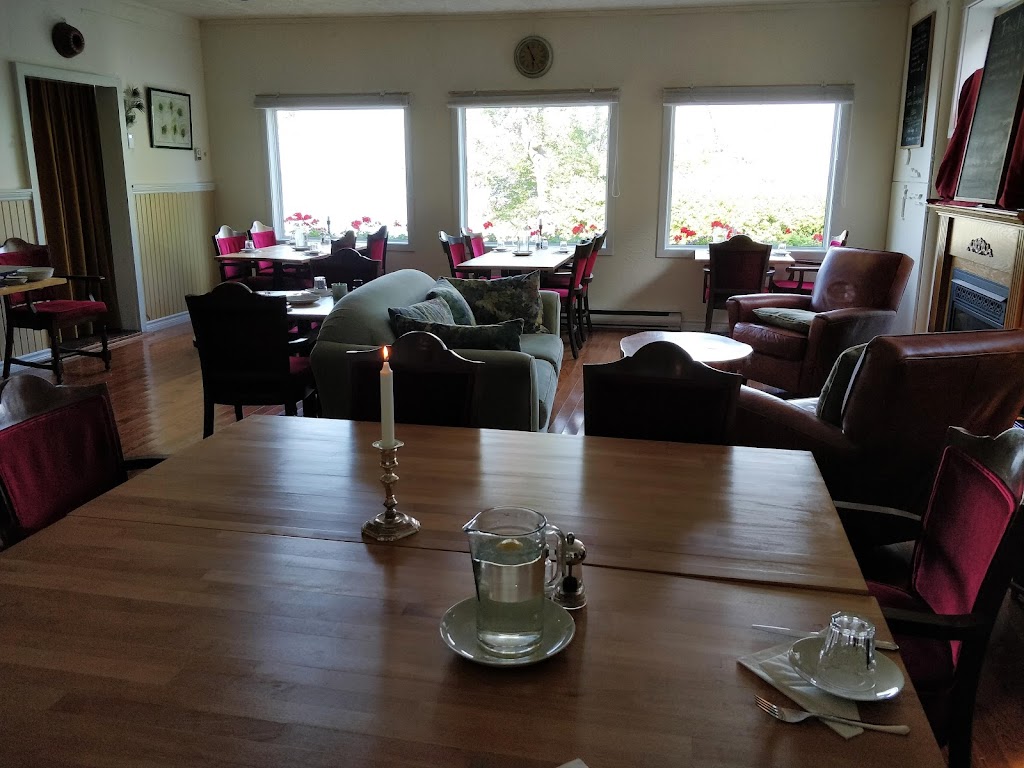 Applewood Inn | 967 Dyers Bay Rd, Miller Lake, ON N0H 1Z0, Canada | Phone: (519) 795-7558