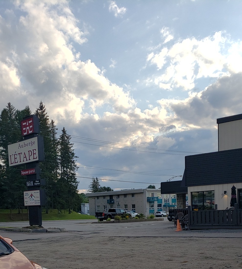 Auberge LEtape | 265 Bd Albiny Paquette, Mont-Laurier, QC J9L 1K3, Canada | Phone: (819) 623-2400