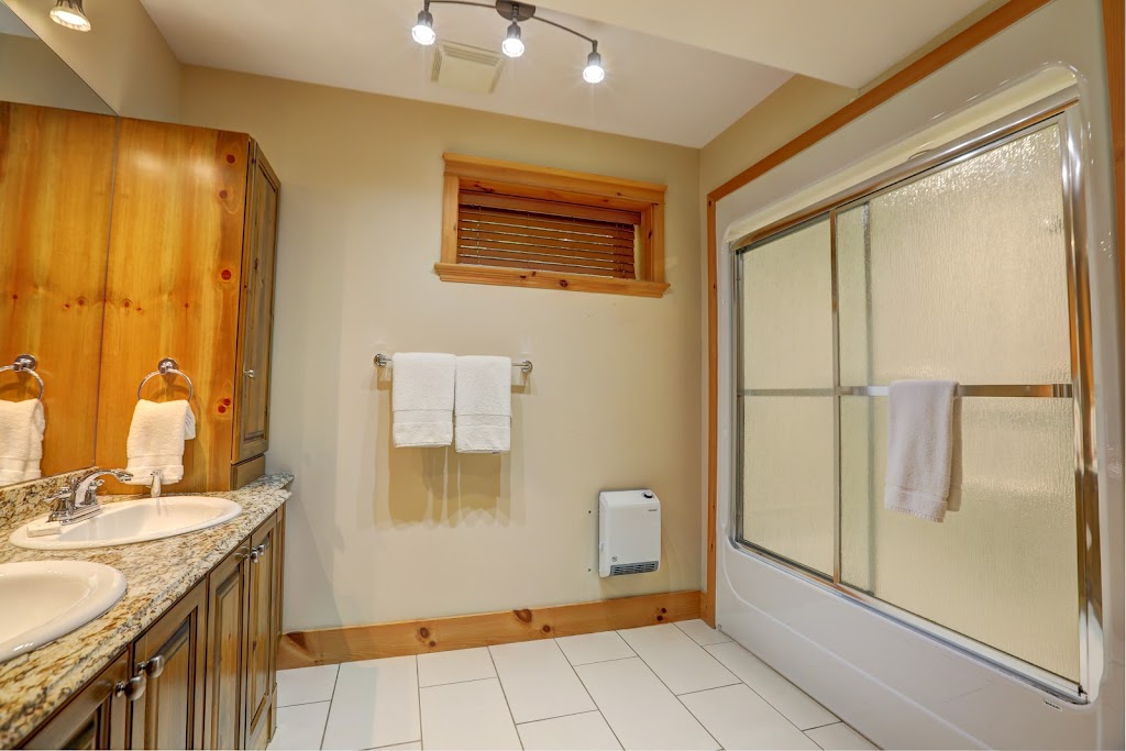 Chalet no. 84 by Fiddler Lake Resort® (Cerf-Deer) | 21 Chem. du Grand-Pic, Mille-Isles, QC J0R 1A0, Canada | Phone: (800) 721-0371