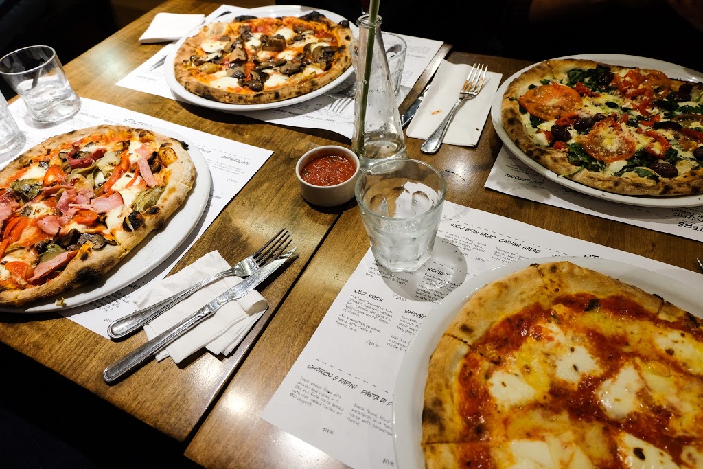 850 Degrees Pizzeria | 3455 Lake Shore Blvd W, Etobicoke, ON M8W 1N2, Canada | Phone: (416) 503-0850