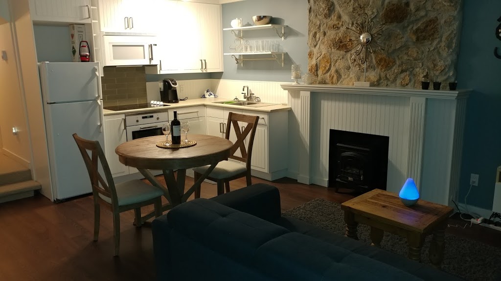 Sechelt Coastal Retreat | 6031 Coracle Dr, Sechelt, BC V0N 3A4, Canada | Phone: (604) 440-1517
