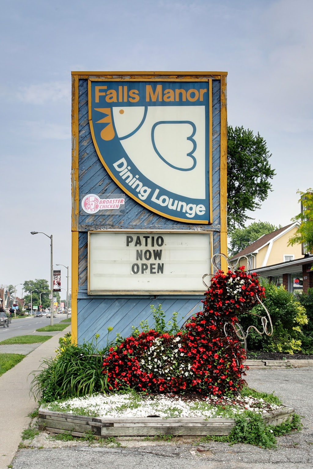 Falls Manor Resort | 7104 Lundys Ln, Niagara Falls, ON L2G 1W2, Canada | Phone: (905) 358-3211