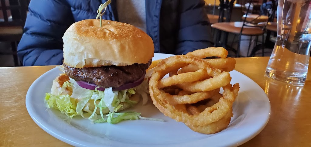 Maple Avenue Tap & Grill | 172 Highland St, Haliburton, ON K0M 1S0, Canada | Phone: (705) 457-1100