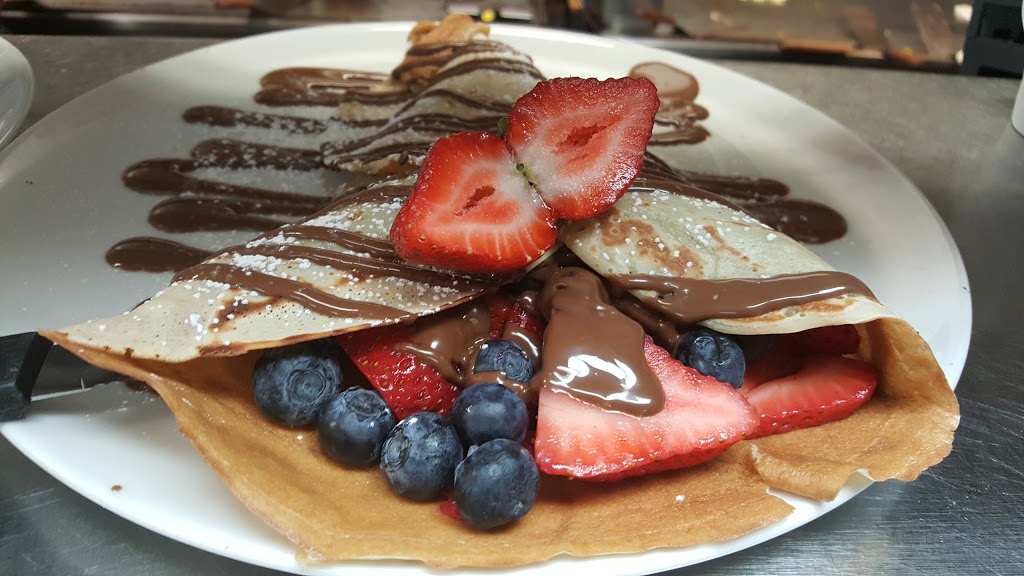 Restaurant Au Petit Chalet | 75 Boulevard des Châteaux, Blainville, QC J7B 2A4, Canada | Phone: (579) 630-1919