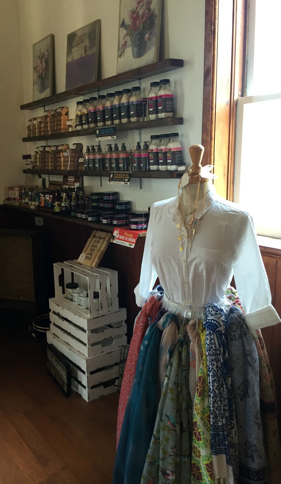 Style Your Nest | 6 Main St, Buckhorn, ON K0L 1J0, Canada | Phone: (705) 768-0155