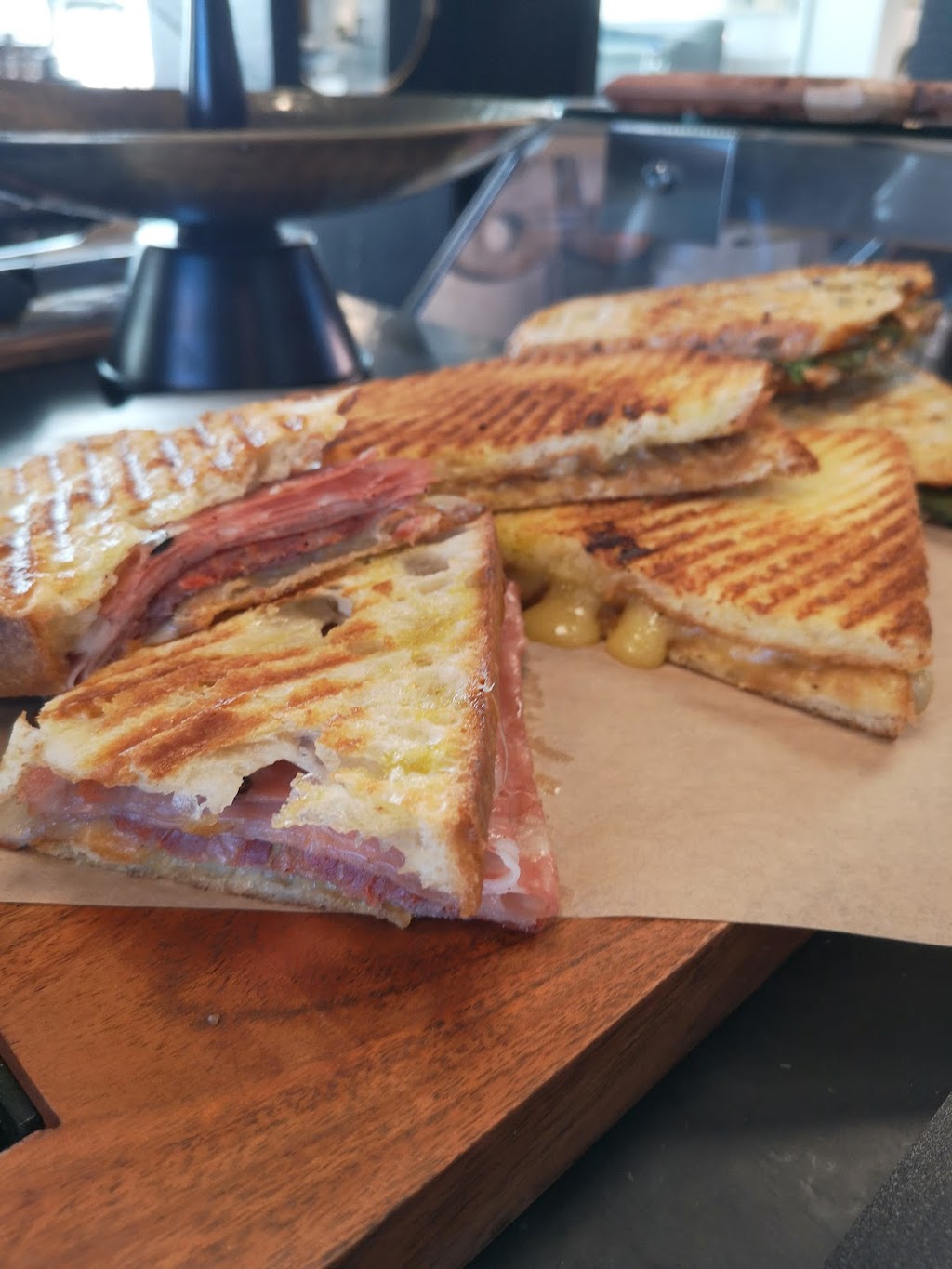 .CAFÉ | 2323 A. des Laurentides, Laval, QC H7S 2J7, Canada | Phone: (450) 689-5162