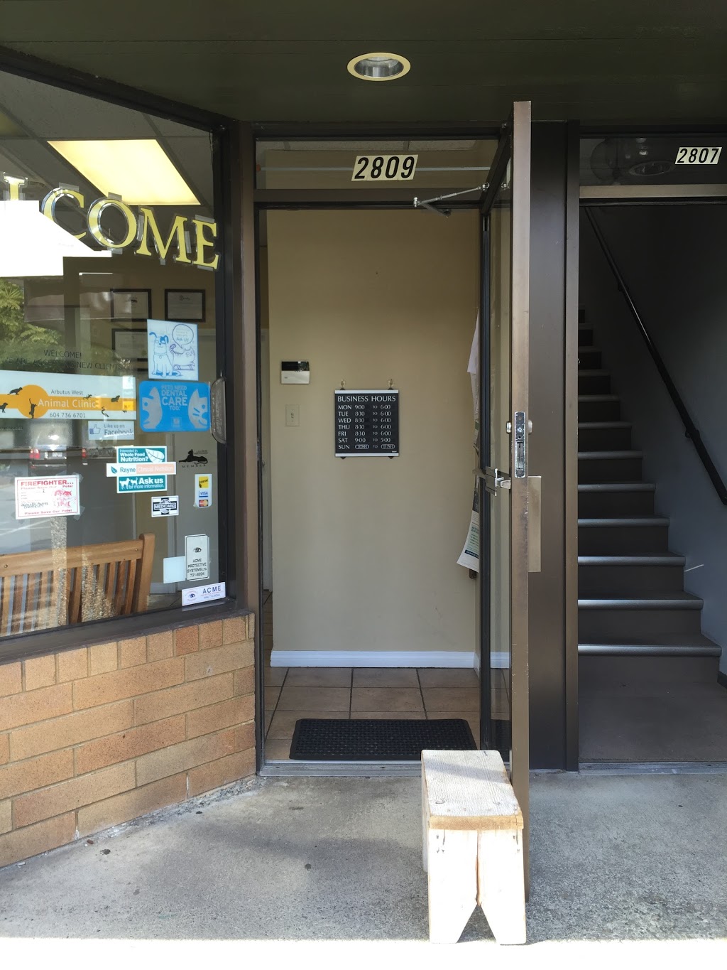 Arbutus West Animal Clinic | 2809 W 16th Ave, Vancouver, BC V6K 3C5, Canada | Phone: (604) 736-6701