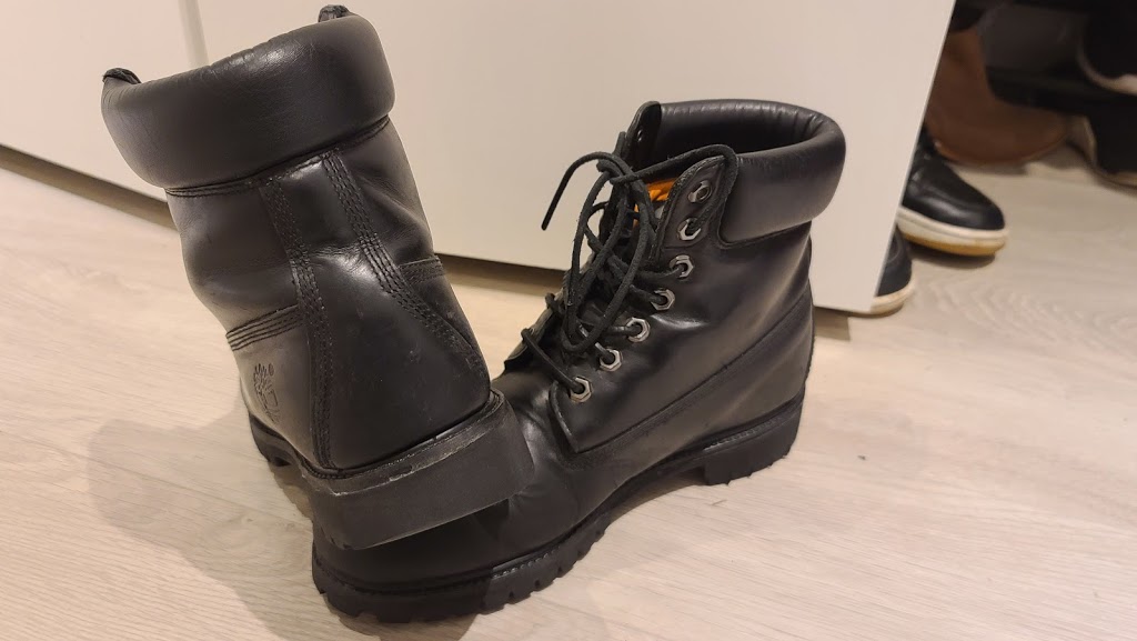 Gam Shoes & Repair | 4161 Hastings St #101a, Burnaby, BC V5C 2J3, Canada | Phone: (604) 559-1921