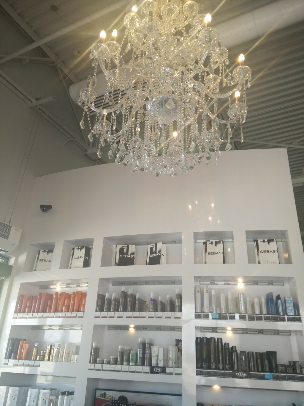 Salon Utopia | 486 Advance Blvd, Tecumseh, ON N8N 0B8, Canada | Phone: (519) 727-0507