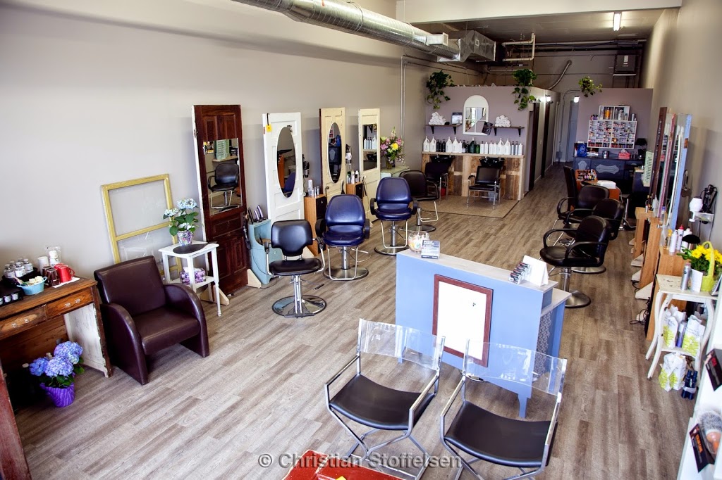 KML Studio Family Hair Care | 230 Shellard Ln, Brantford, ON N3T 5L5, Canada | Phone: (519) 756-5595