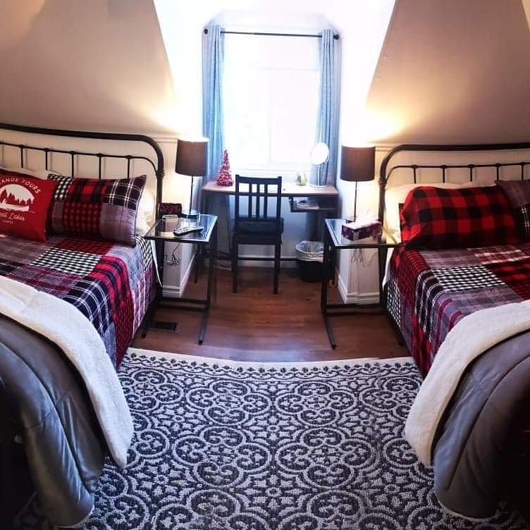 The Muskoka River Chalet | 99 Front St, Bracebridge, ON P1L 1J6, Canada | Phone: (416) 774-8311