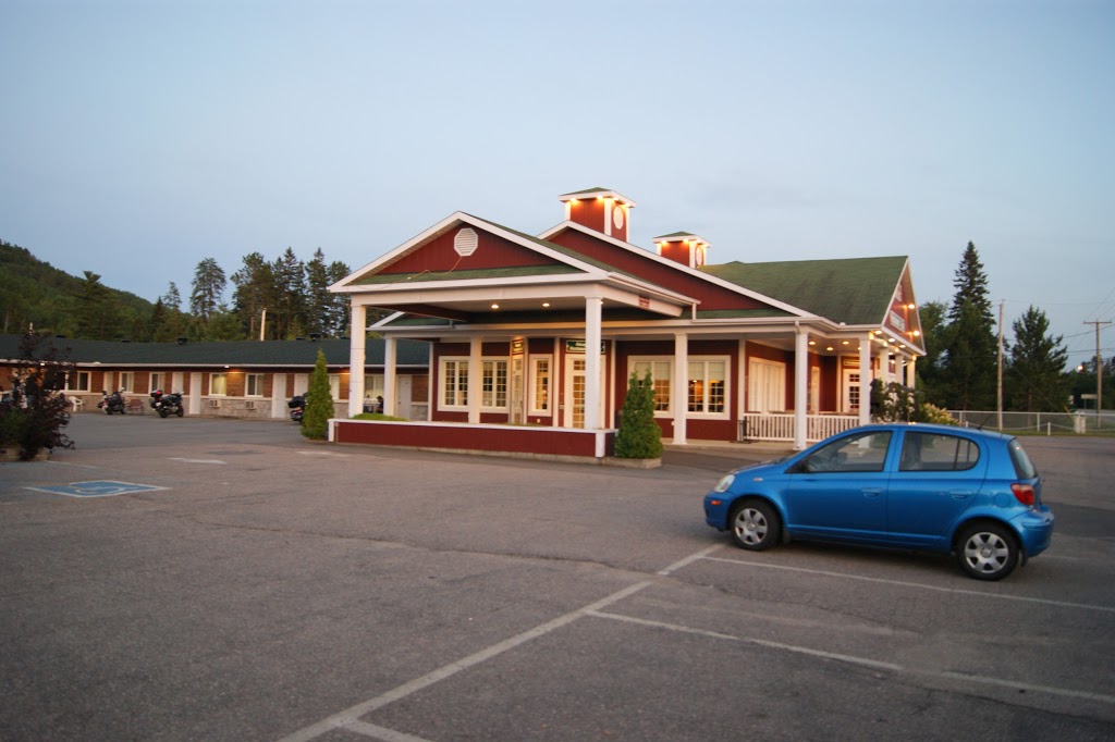 Hôtel Marineau La Tuque | 3250 Boulevard Ducharme, La Tuque, QC G9X 4T4, Canada | Phone: (819) 523-4551